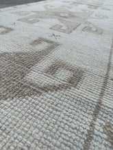 Load image into Gallery viewer, EROL 89 x 350 cm / 2’11 x 11’6 ft