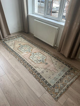 Load image into Gallery viewer, PEMBE 3’1 x 8’8 ft / 93 x 265 cm