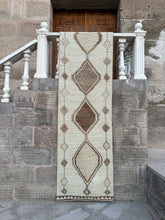 Load image into Gallery viewer, BERIL 88 x 315 cm / 2’11 x 10’6 ft