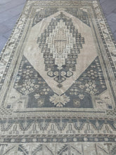 Load image into Gallery viewer, ASEN 4’9 x 8’9ft / 145 x 266 cm ( This rug has some repairs that are visible in the pictures)