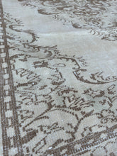 Load image into Gallery viewer, AGHA 5’4 x 8’8 ft / 164 x 263 cm