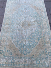 Load image into Gallery viewer, DAMLA 4’2 X 6’8FT / 128 X 203 CM