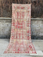 Load image into Gallery viewer, TANER 4’6 X 11’10 FT / 139 X 364 cm