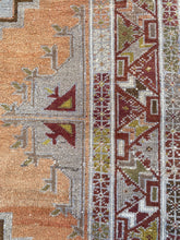 Load image into Gallery viewer, BERAT 5’1 X 9’11 ft / 154 X 305CM