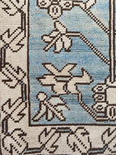 Load image into Gallery viewer, CLARA 2’2 X 2’7 Ft / 66 X 79 CM