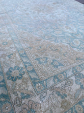 Load image into Gallery viewer, DAMLA 4’2 X 6’8FT / 128 X 203 CM