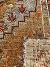 Load image into Gallery viewer, BERAT 5’1 X 9’11 ft / 154 X 305CM