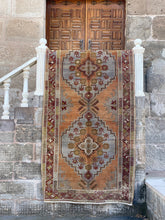 Load image into Gallery viewer, BERAT 5’1 X 9’11 ft / 154 X 305CM