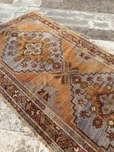 Load image into Gallery viewer, BERAT 5’1 X 9’11 ft / 154 X 305CM