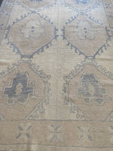 Load image into Gallery viewer, KARS 5’9 X 9 Ft / 176 X 273 Cm