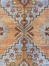 Load image into Gallery viewer, BERAT 5’1 X 9’11 ft / 154 X 305CM