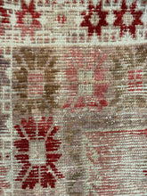 Load image into Gallery viewer, TANER 4’6 X 11’10 FT / 139 X 364 cm