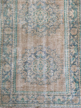 Load image into Gallery viewer, HALIL 2’7 X 10’10 FT / 80 X 330 CM