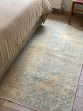 Load image into Gallery viewer, DAMLA 4’2 X 6’8FT / 128 X 203 CM