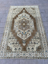 Load image into Gallery viewer, KUBRA 5’9 x9’2 ft / 174 x 280 cm