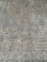 Load image into Gallery viewer, BORA 4’4 x 8’9 Ft / 130 x 270 cm