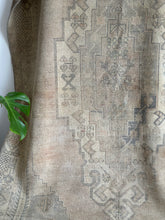 Load image into Gallery viewer, BORA 4’4 x 8’9 Ft / 130 x 270 cm