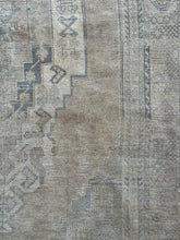 Load image into Gallery viewer, BORA 4’4 x 8’9 Ft / 130 x 270 cm