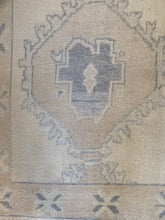 Load image into Gallery viewer, KARS 5’9 X 9 Ft / 176 X 273 Cm