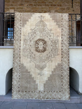 Load image into Gallery viewer, SELMA 4’10 x 9’1 ft / 147 x 276 cm