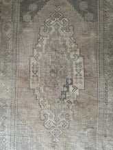 Load image into Gallery viewer, BORA 4’4 x 8’9 Ft / 130 x 270 cm