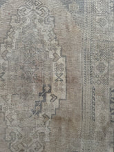 Load image into Gallery viewer, BORA 4’4 x 8’9 Ft / 130 x 270 cm