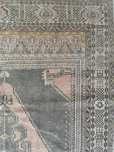 Load image into Gallery viewer, IPEK 4’4  X 8’6 Ft / 136 X 280 Cm
